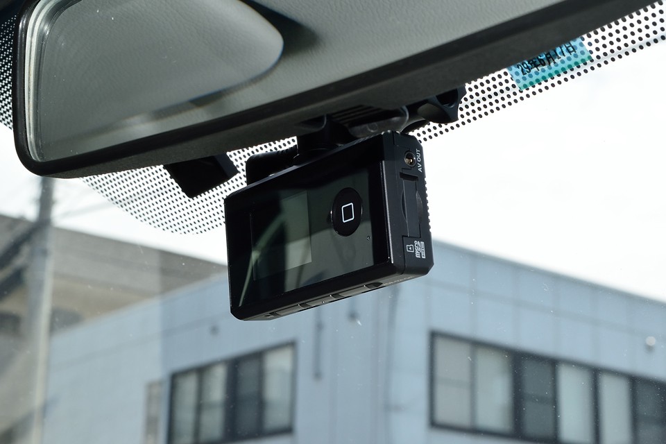 続いてはドライブレコーダー！コムテック製HDR-021GH！新品時2.5万円ほど。ドライブレコーダーはもはや必須アイテムかもしれませんね。自分の身は自分で守るのです！