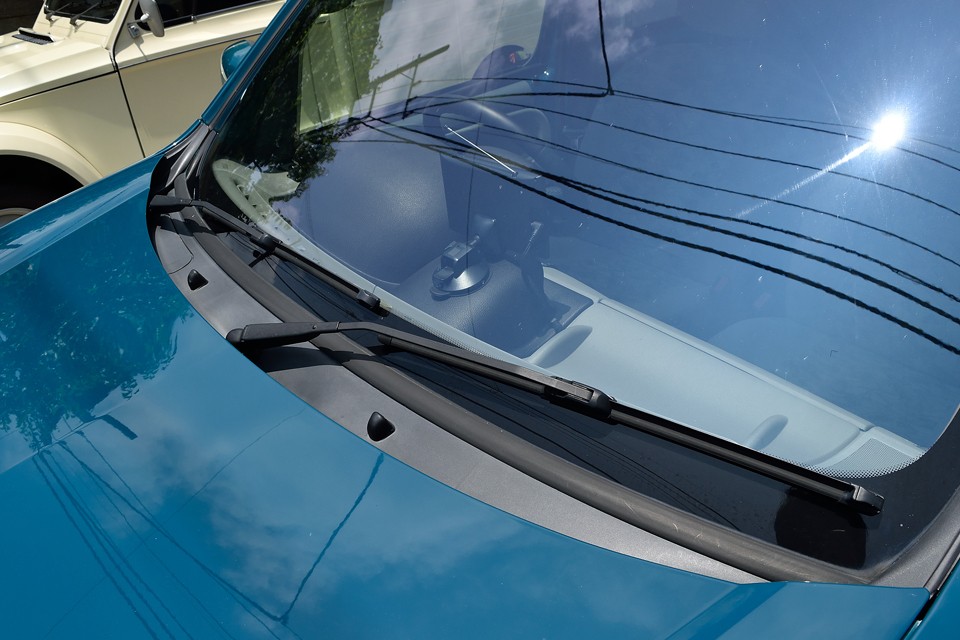 そして、ワイパーはユーロタイプのものにグレードアップ！これちょっとした事ですが、やっぱ、水はけが違うのです！