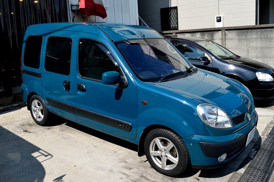 現行カングーも良いけど大きいんだよなぁ・・・やっぱカングーはコレ！っていう方が多いのも納得の使いやすさ！