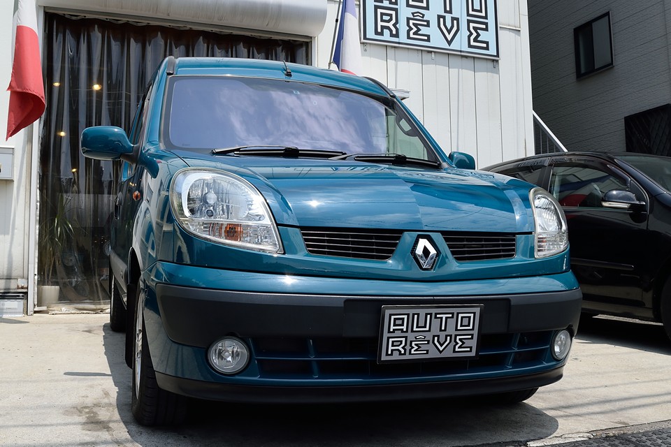 このサイズでこのデザイン！しかもフランス車ならではの柔らかな乗り心地！　私・・・もちろんいろんなクルマを乗っておりますが、長距離ドライブなら迷わずカングーを選びます。はい。