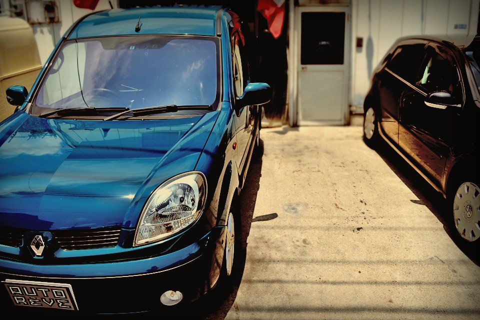 カングーに乗るといつも思う事は、生活に根差したクルマなのに、乗ると笑顔になれる楽しさがある素晴らしいクルマだという事・・・。