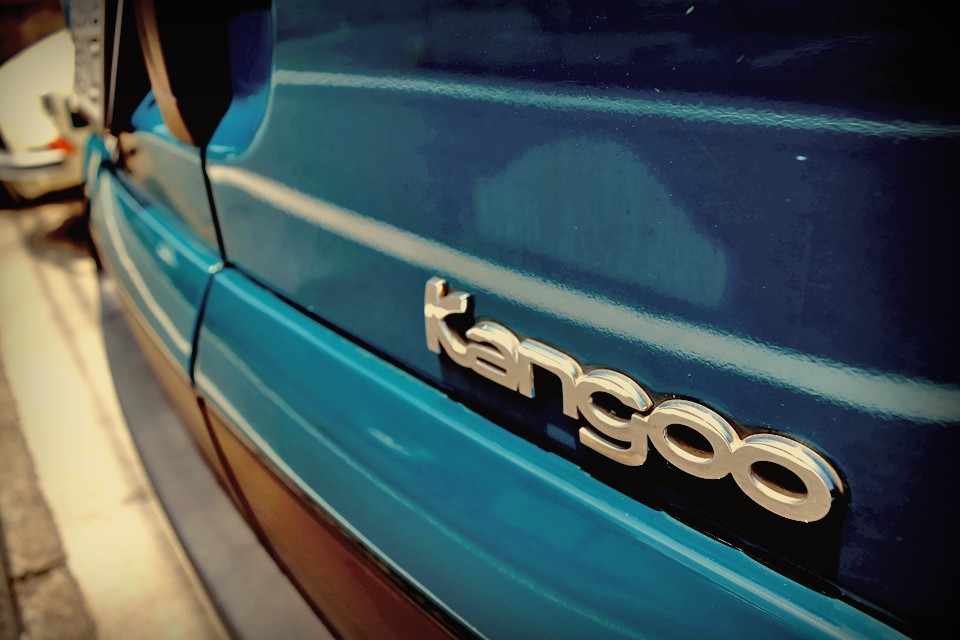 これほどエネルギーに溢れるクルマってそうないと思います。エネルギーと言っても突き上げるようなものや、絞り出すようなものでは無く・・・。