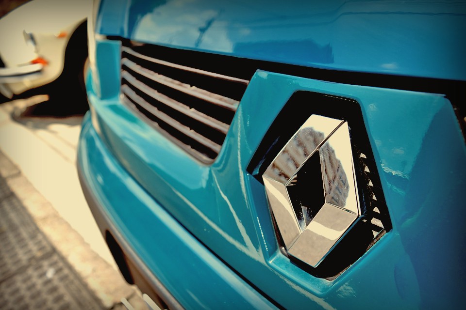 貴方を、貴方の生活を、そして貴方の家族を大きな柔らかいベールで包み込み、楽しい時間旅行へと連れて行ってくれる、300馬力のクルマですら持ちえない、壮大なエネルギーだと思うのです。