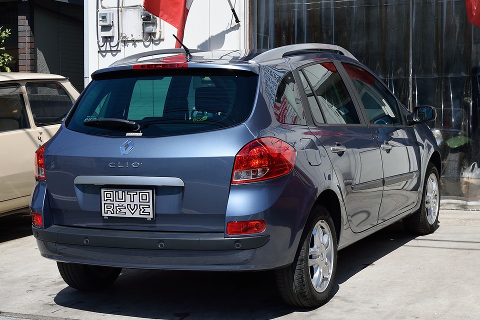 日本名「ルーテシア」のワゴン！こんなに使いやすいのに、なぜ正規導入しなかったんでしょうかねぇ・・・このサイズは日本の道路事情にはピッタリだと思うんですけど・・・。