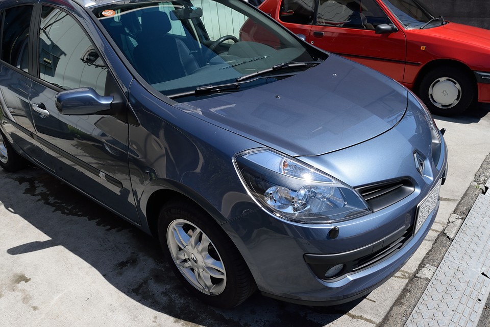 ブルーグレーメタリックの塗装はご覧の通り、ツヤがあって美しい状態です。 もちろん目立つキズ、凹みはありません。