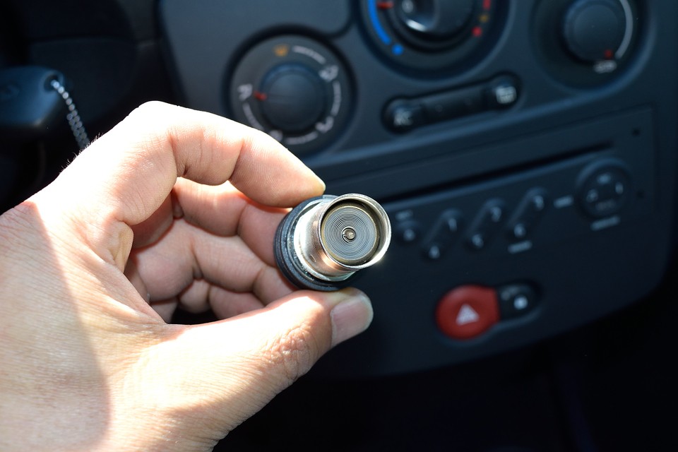 シガーソケットはご覧の通り未使用！タバコ臭はもちろん、ペットや芳香剤の臭いもありません！