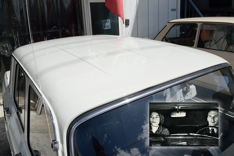 RRレイアウトのおかげで、フロントに広大なスペースがあった10は、当時の巨大な映画撮影用のカメラの設置が可能で、良くあるフロントガラス越しの人物の撮影が容易（右下みたいな感じね）だったため、フランスの映画製作者の間では、特にお気に入りのクルマだったそうです！