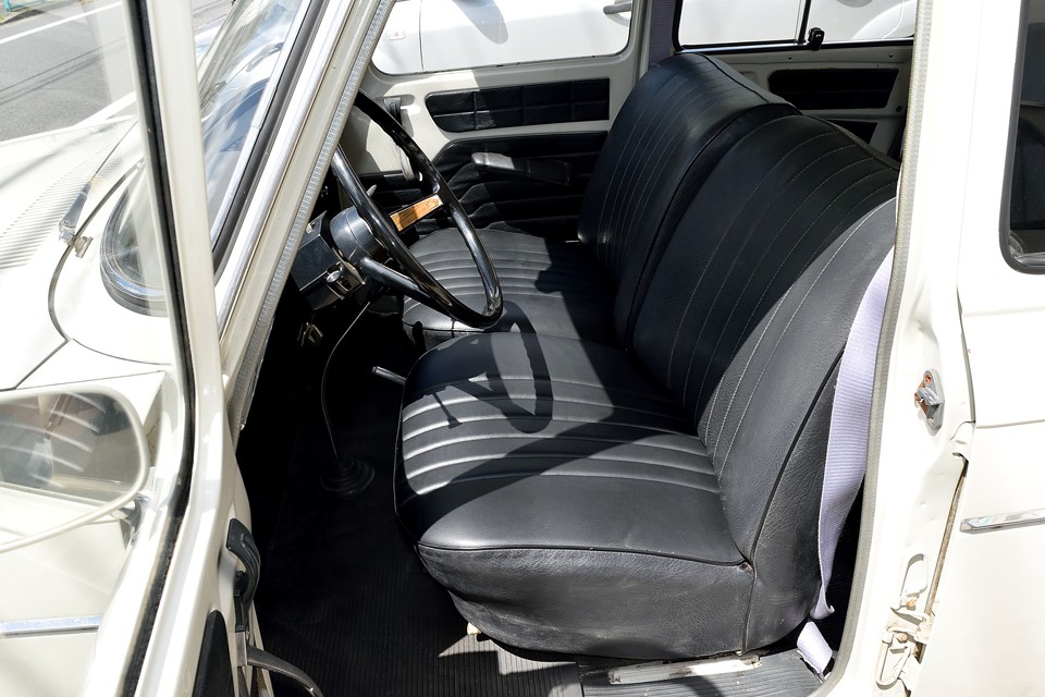 いや、失礼！このシートの座面！驚愕の厚さ！「クルマのシート座面厚さ選手権」があったら、間違いなく上位入賞だぁ～！・・・でも心配いりません。そんなものありません（笑）