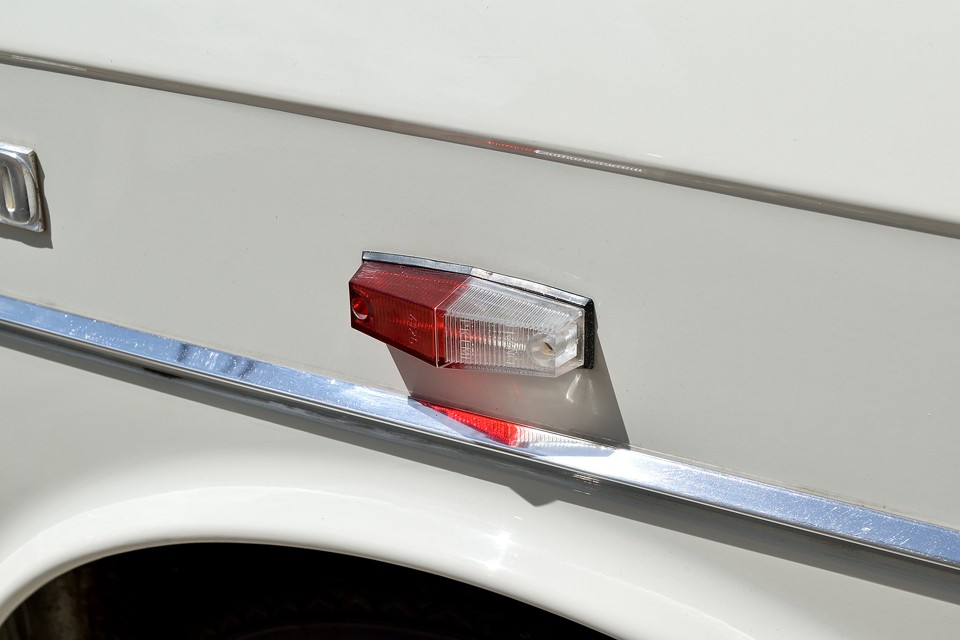 変な表現ですが、他に言いようがないので言います・・・「美味しそうな駐車灯！」（笑）