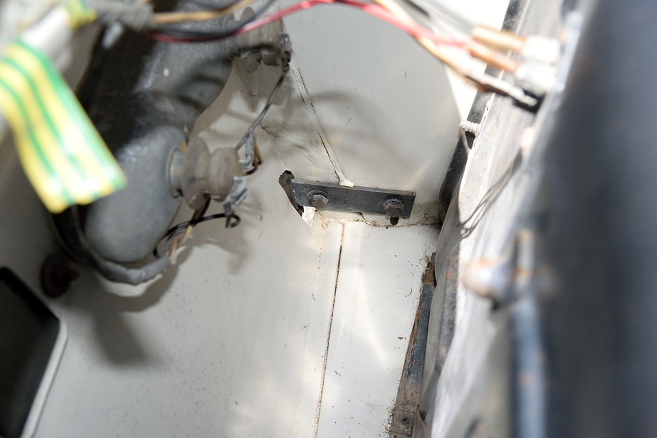 エンジンルーム左リア部分です。なんだかとっても平和な気持ちになれます（笑）