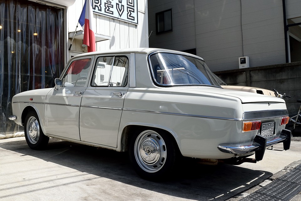 更に「結果、トランクスペースが広くなった他に、何かメリットがあるのかぁ～！」って言いたくなるリア（笑）