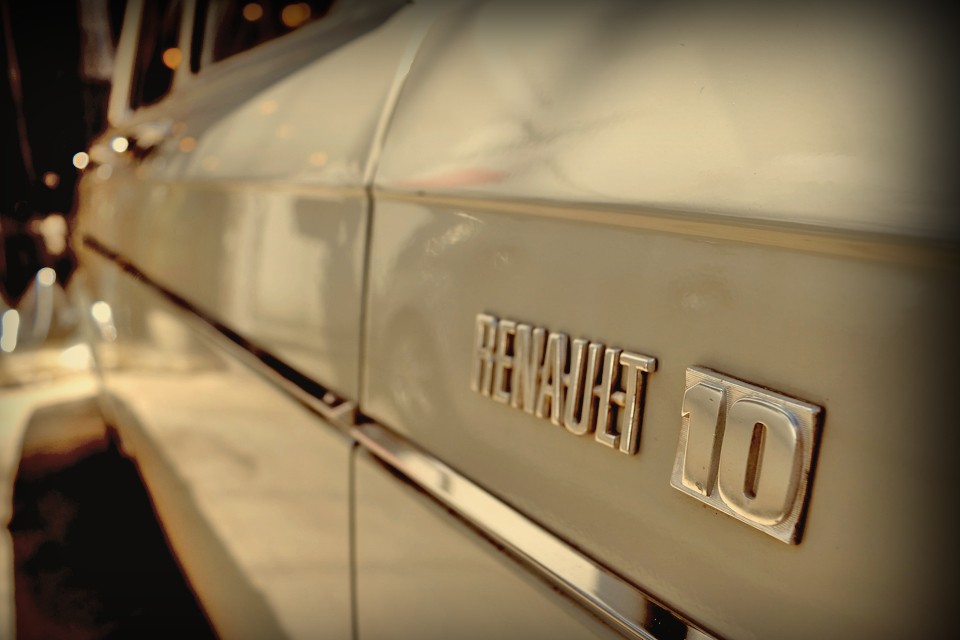 ん？でも、これ、この挙動・・・ゆったりとして、リラックス出来るこの乗り心地は何？大きくうねったワインディングなんかは、むしろこの舟に揺られるかのような大きな挙動が心地よい・・・。