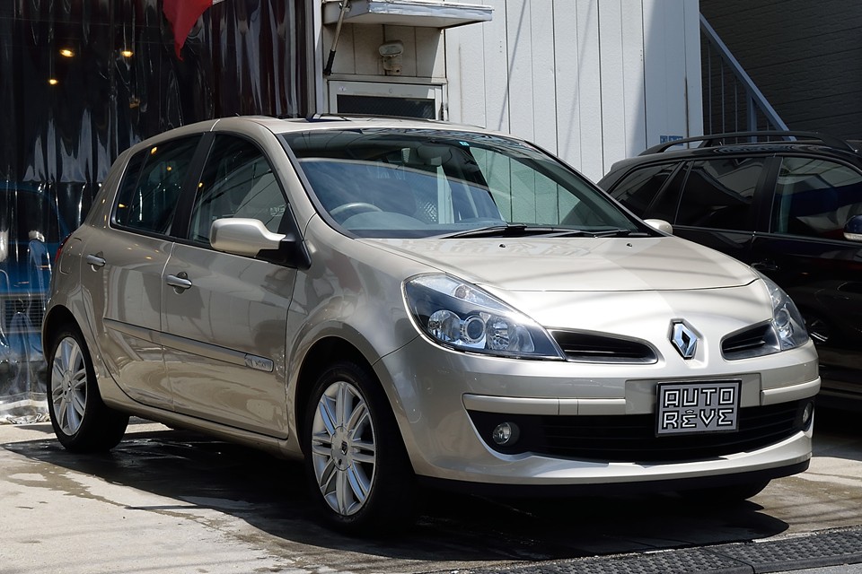 2008（平成20）年式ルノールーテシアのの限定車！その名も「イニシャルパリ」！なんかとっても華やかなんですけどぉ～！