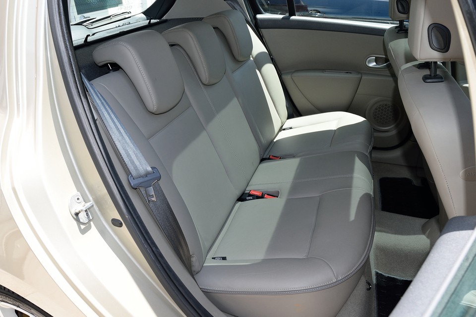 リアシートはほとんど使用感を感じません！気持ちよくお乗りいただけると思います。