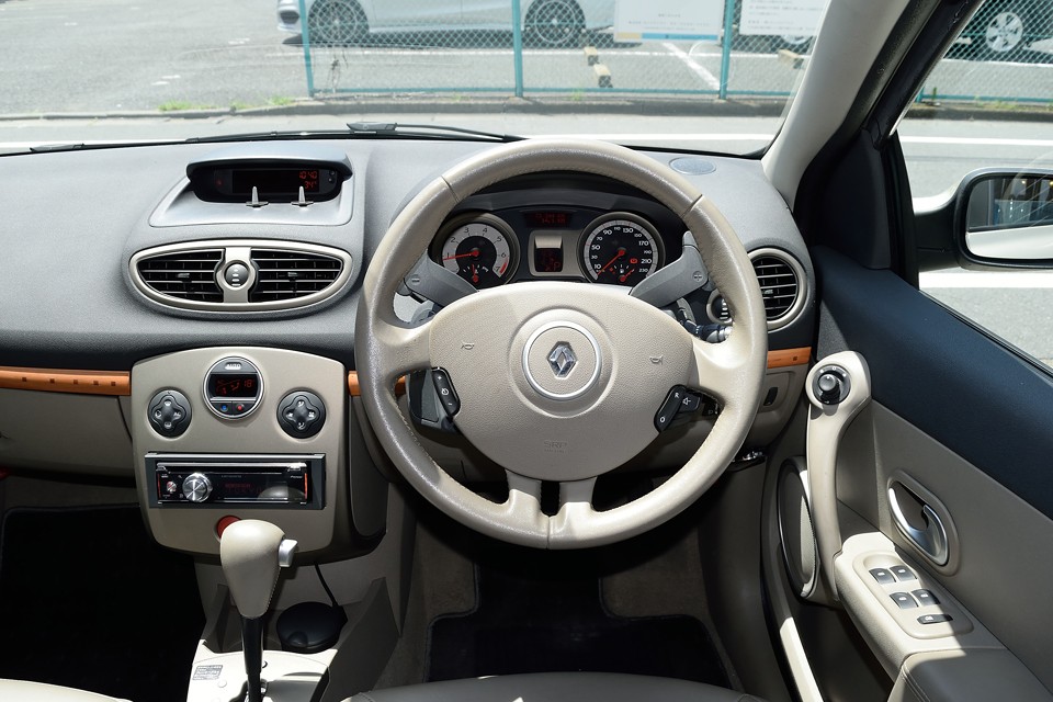 高級グレードと言えば、キラキラのピカピカにしがちですが、そうではなく、良い素材で丁寧に造ること！って言う哲学を感じます。