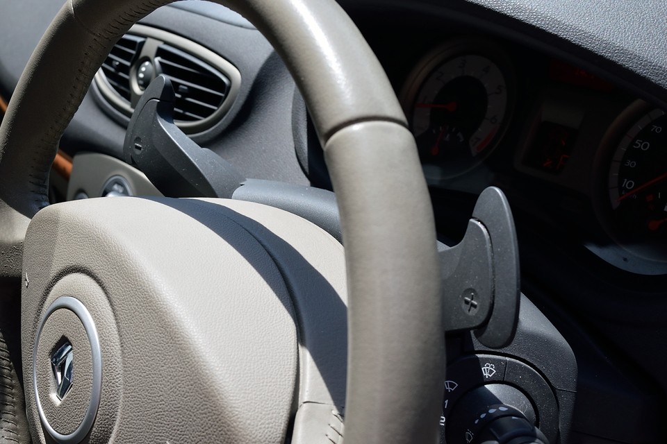 ミッションはハンドル裏にパドル装備のMTモード付プロアクティブ4速AT！ATモードでもいつでもパドル操作が出来て、直ぐにATモードに復帰する優れもの！