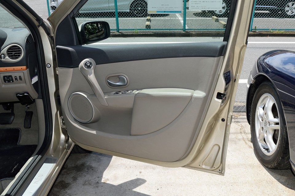 ちょっと大げさな言い方かもしれませんが、このインテリアを見ると、これだけ豊かになった日本でも、まだ追いつけない豊かさがある気がします。