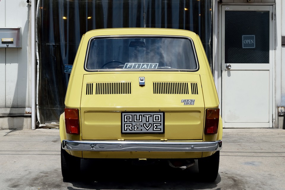 チンク同様リアランプの位置が絶妙ですね。ポテッとカワイイのに、ちゃんと踏ん張り感もあり、「走り」を予感させるのは、さすがイタリア車！