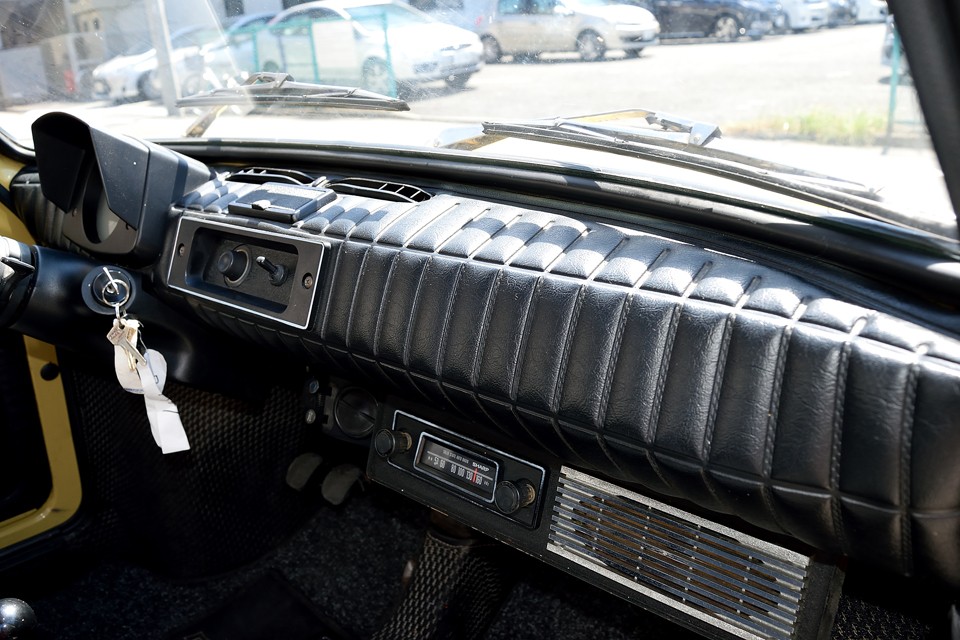 インテリアの要とも言えるパッド状のダッシュパネルにヒビや破れはありません！ちゃんと柔らかい状態なのです～！