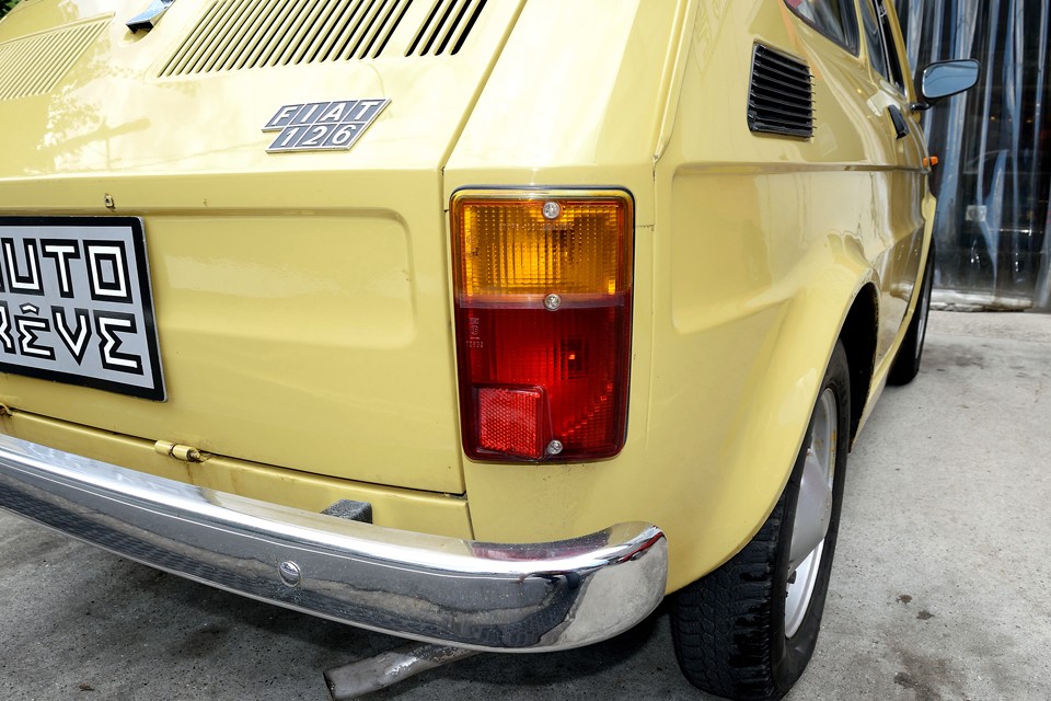 リアレンズももちろん割れは無く、色あせなんかの劣化も感じません！