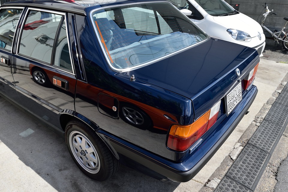 リア周りももちろん艶のある美しい状態！セダンはやっぱりちゃんとしてないとね。