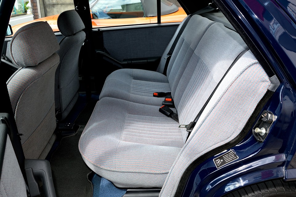 出来ましたら、このほつれが少しでもキレイになるととてもうれしいのですが・・・いや、すぐにやれなんて滅相もない！お時間のある時で結構ですので、その素晴らしい技をほんの少しだけお貸しいただければと・・・何卒よろしくお願い致します。」