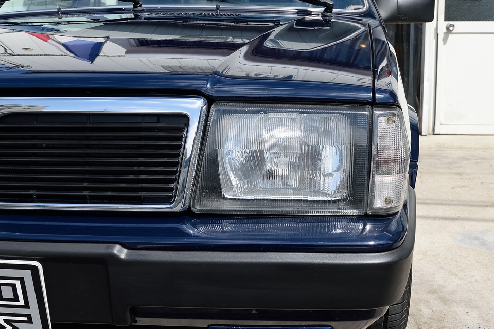 ヘッドライトは新品交換済？未交換だとしたら理想的な保管状態だったようです。くもりや反射板の劣化も無く、とってもクリア～！ウインカーレンズも劣化らしい劣化を感じない真新しい印象です！