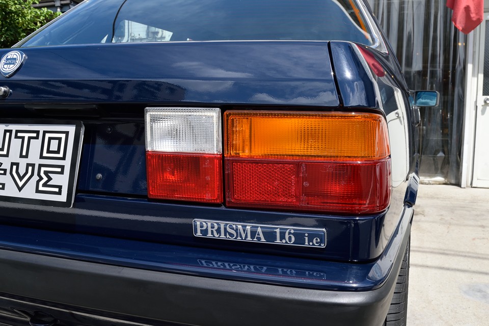 リアレンズもご覧の状態！う～ん、無交換でこんなにキレイなはずはない・・・おそらくライト、レンズ類やエンブレムなんかは近々に新品交換されたようですね。