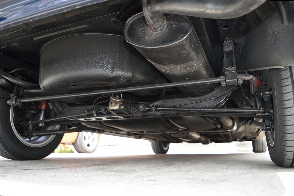 下廻りがこの状態とは・・・5年くらい前のクルマでも、もっと劣化してるのありますけど・・・。