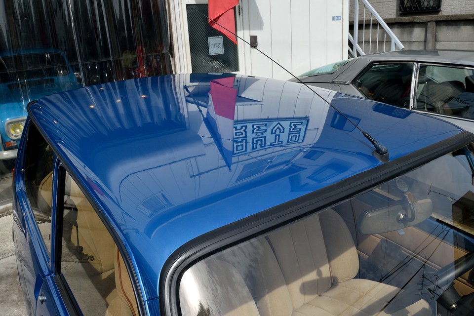 ルーフももちろん納得の状態！塗装の出来で、たたずまいは大きく変わるんですね。いかにも「オールペイントしました！」的な塗装の厚さからくるコッテリ感は微塵も無く、すっきりとしたオリジナルそのままの印象！