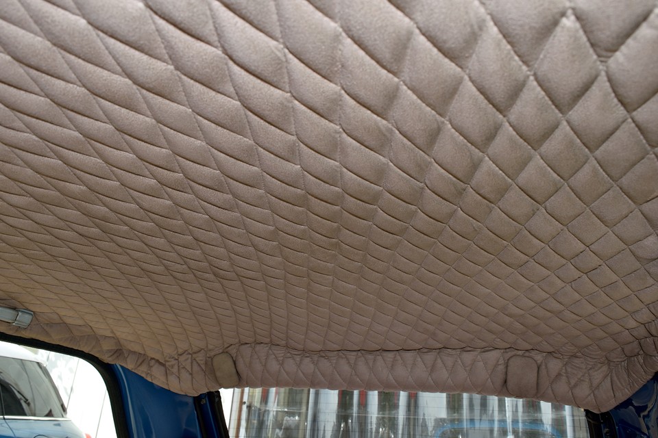 オリジナルか張替かは不明ですが、いずれにしてもキレイに越したことはないのです！もちろんタバコやペットの嫌な臭いはありません！