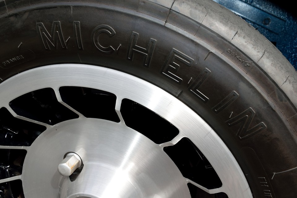 ヘアラインも見事に再生した美しい仕上がり！アルピーヌはホイールが重要なのです！わかっていらっしゃるぅ～！