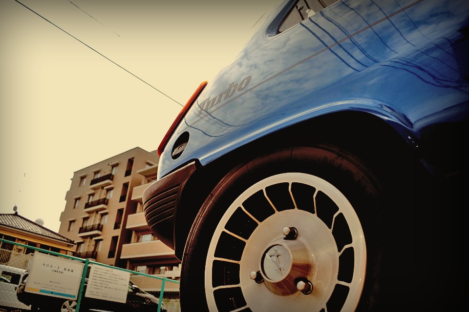 ♪Ch-ch-changes　Oh, look out you rock n rollers♪（それが変化さ、ほら、ロックンローラーを見てみなよ）