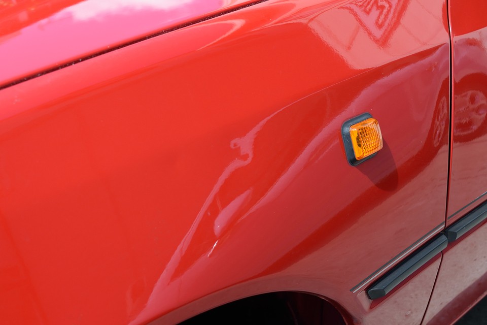 唯一、外観で気になるのが左フェンダーのこの凹み・・・言われないと解からないぐらいですが・・・。