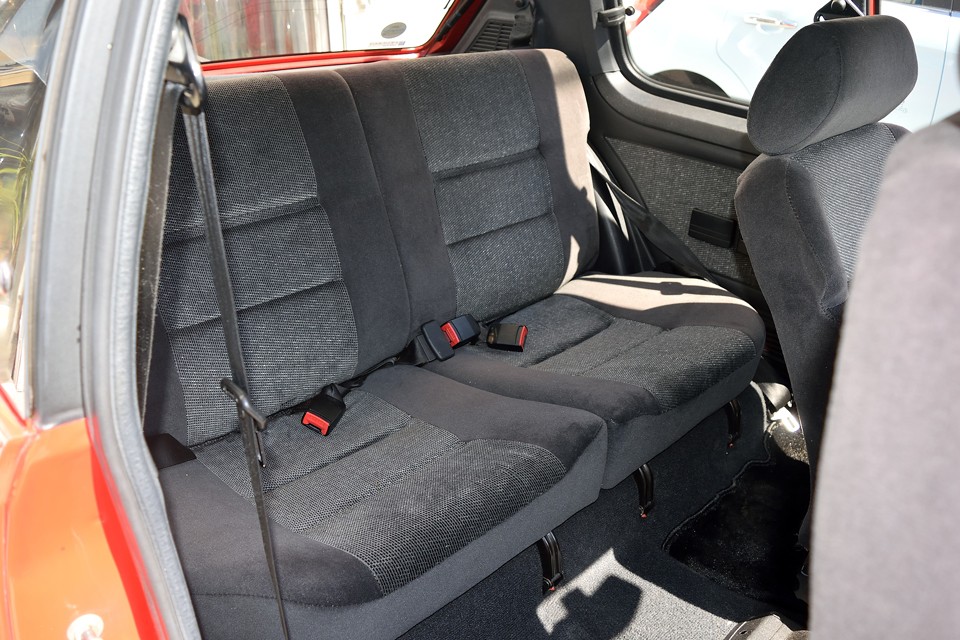 リアシートはほとんど使用感を感じない状態です！
