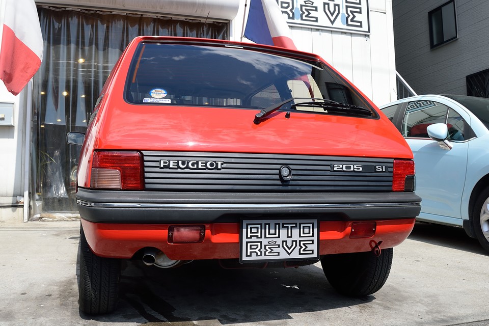 お尻もプリッと、かわいいニャ～！って言うか、むしろシッポが無いのが不思議？！