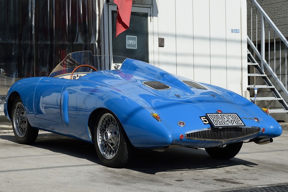 この後に出てくるRenault 4CV barquetta RispalやDB Panhardにも影響を与えたのは一目瞭然！むしろそれらの手本になったと思える美しいスタイルなのです。