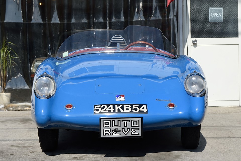 そして、エンジンは4CVと同じ直列4気筒OHV750ccですが、付属のFIVA(FEDERATION INTERNATIONALE VEHICULES ANCIENS)カードを見ると、「équipé d'une mécanique 1063」との記載あり。