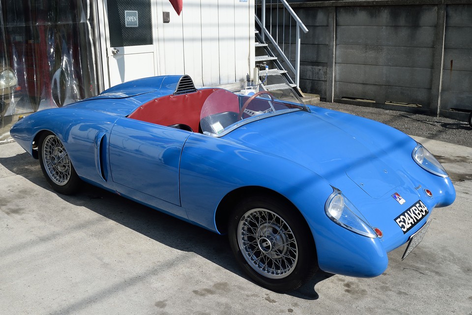 つまりは、当時、ルノーが持つ最高の素材でコンペティショナルに仕上げられたのが、このRenault Barquetta・・・。