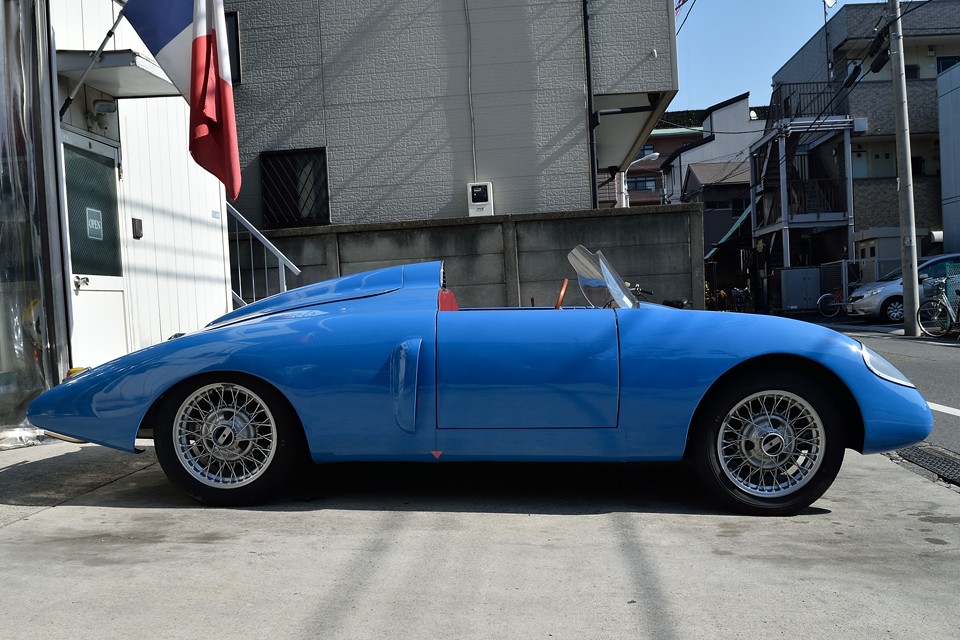 そう考えた時、このRenault Barquettaはただの1台のクルマと言うより、今日まで続くルノーのスポーツカー、レースカーの礎になったモデルとも言えるのではないかと・・・。