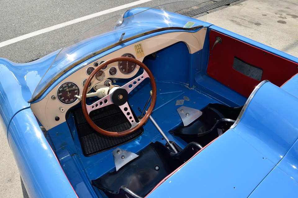 いや、人一倍、レースカー、チューニングカーへの情熱を持った2人が、このクルマを目にしていれば、こんな素晴らしいクルマを造り上げたルノーとの関係を考えても不思議はないのです。