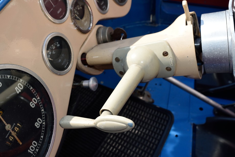 そんな、正真正銘のビンテージと呼べる貴重なクルマが何故、遠く離れた異国の地、日本に・・・。