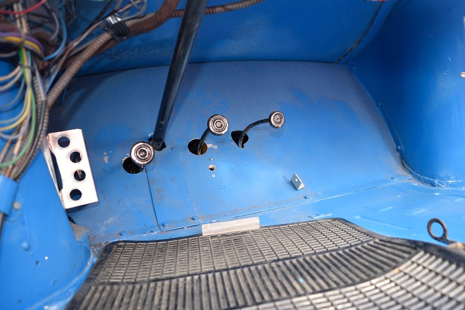 その方が、フランスの、とある自動車博物館が所蔵していた、このReanaultBarquettaに偶然にも出逢ったところからストーリーは始まるのです。