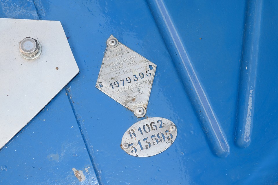 出逢ったその瞬間の想いは、凡人の私なんかには想像も出来ないのですが、良く言う「クルマとの出逢い」を遥かに超えた運命的なものだったのではないかと・・・。