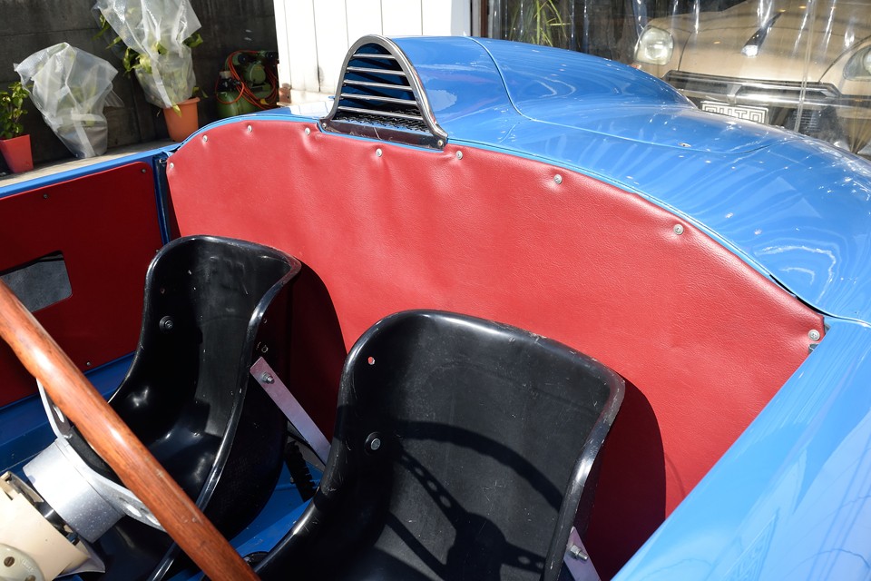 ただ、フランスではこういった歴史的価値のあるものについて、国外への持ち出しが厳しく管理されており、輸出に際しては何と2年の歳月を要することに・・・。