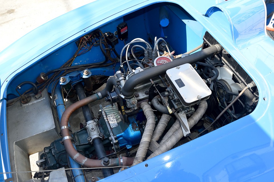冗談はさておき、ご覧の通り、見るからにレーシーなエンジン！4CV(R1063)のエンジンを装備ということなので、そのスペックを調べますと・・・。