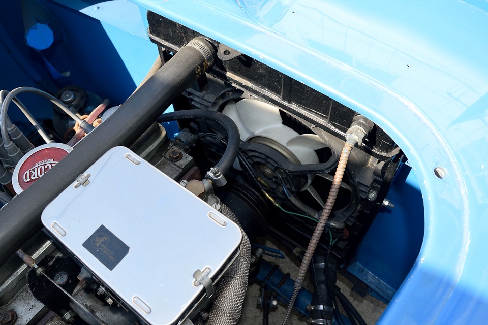 R1063のスペックは様々な数値が公表されていますが、1952年で生産終了で、その翌年の1953年にこのRenaultBarquettaが造られたことを考えると、最終スペックが正しいはずなので・・・。