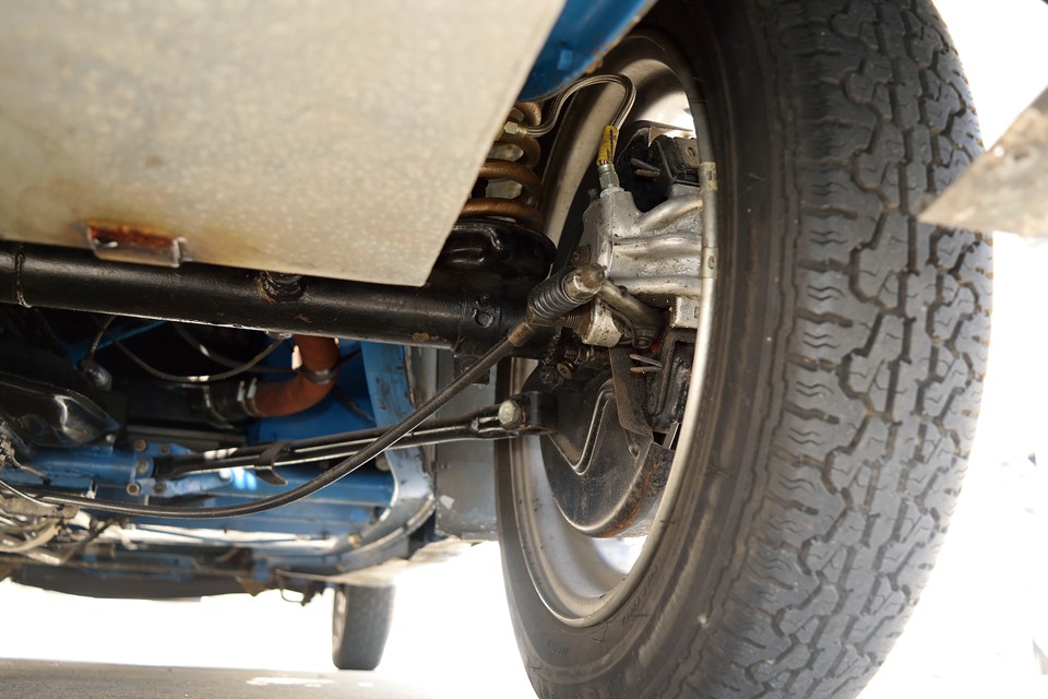 ブレーキ周りはメンテナンスされているようです。・・・と、ここまで、画像から車両状態はおおよそお判りいただけたと思いますが・・・。