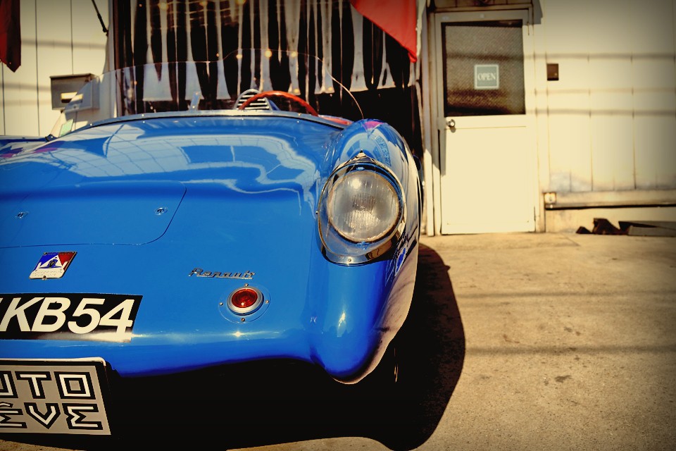 過去に素晴らしいクルマは多数ありました。今後も素晴らしいクルマは誕生するでしょう。それを生み出した情熱により、クルマを取り巻く歴史や文化は受け継がれていくはずです。