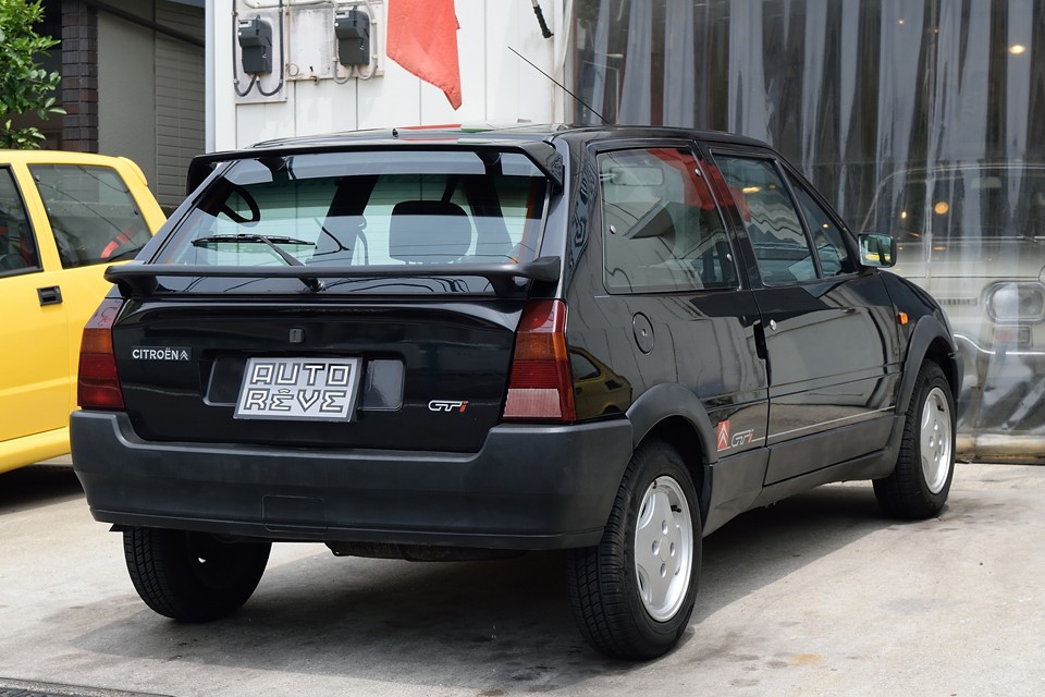 丸っこいデザインのクルマが多い現在では、このエッジの効いたスタイルは新鮮！車両の隅々まで神経が行き渡る感覚のサイズ感も☆☆☆！